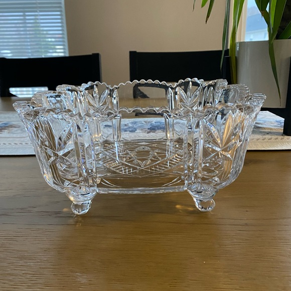Elegant Crystal Footed Bowl - Picture 2 of 7